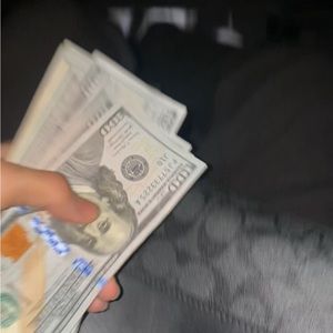 Meet your Posher, Sticky